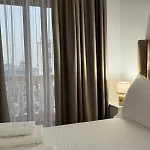 Laura Villa *