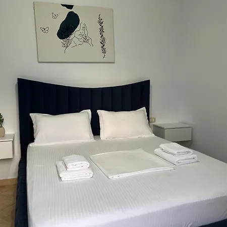 Laura * Εξαμίλιο