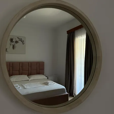 Laura Εξαμίλιο