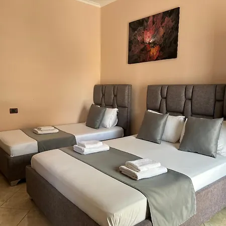 Laura Εξαμίλιο