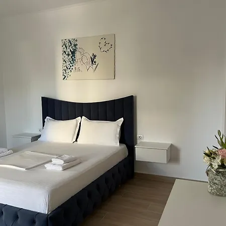 Laura * Εξαμίλιο