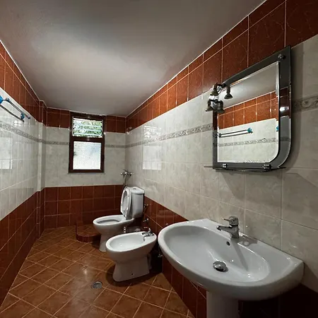 Laura Εξαμίλιο